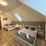 Budapest Airport Almaskert Panzio Nocleg ze śniadaniem 4*