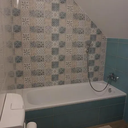 Airport Almaskert Panzio Bed & Breakfast *