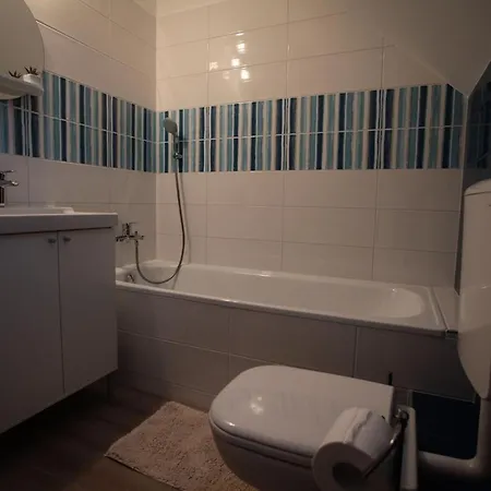 Airport Almaskert Panzio Bed & Breakfast *