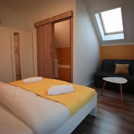 Bed & Breakfast Airport Almaskert Panzio *
