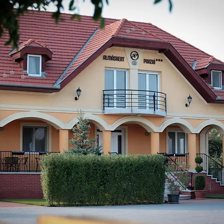 Bed & Breakfast Airport Almaskert Panzio *
