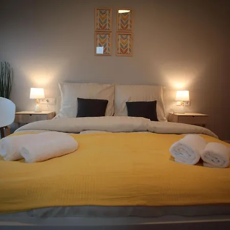 Bed & Breakfast Airport Almaskert Panzio *