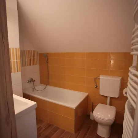 Airport Almaskert Panzio Bed & Breakfast