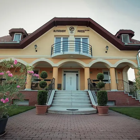 Airport Almaskert Panzio Bed & Breakfast *