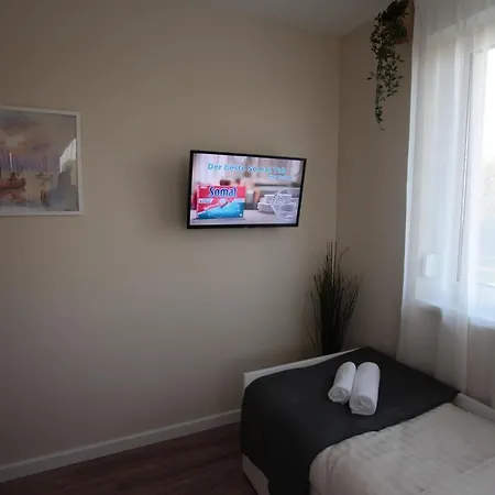 Airport Almaskert Panzio Bed & Breakfast *
