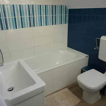 Bed & Breakfast Airport Almaskert Panzio