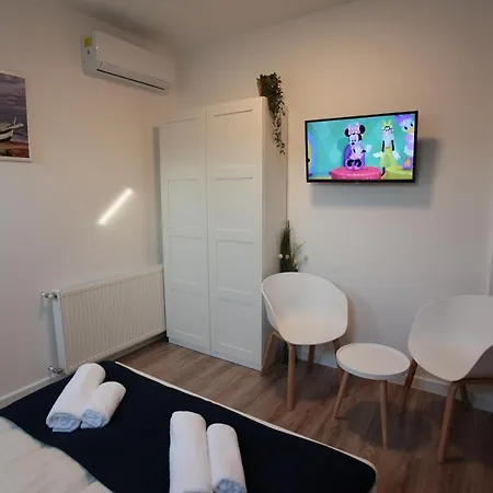 Airport Almaskert Panzio Bed & Breakfast
