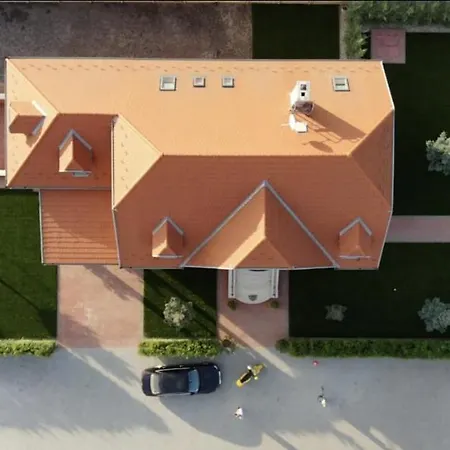 Bed & Breakfast Airport Almaskert Panzio