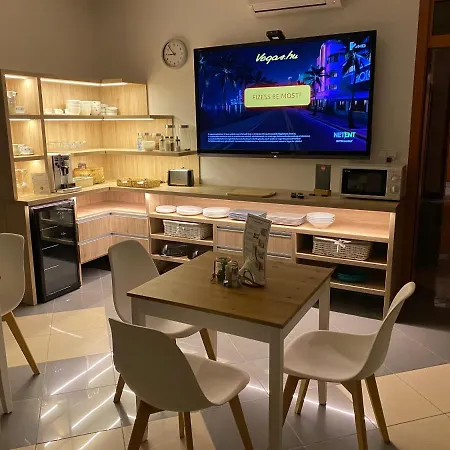 Budapest Airport Almaskert Panzio Frühstückspension 4*