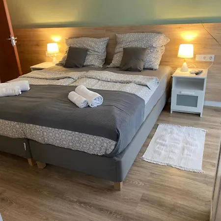 Airport Almaskert Panzio Bed & Breakfast
