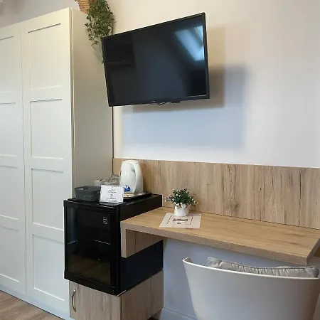 Bed & Breakfast Airport Almaskert Panzio *