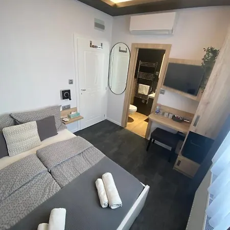 Airport Almaskert Panzio Bed & Breakfast Vecses
