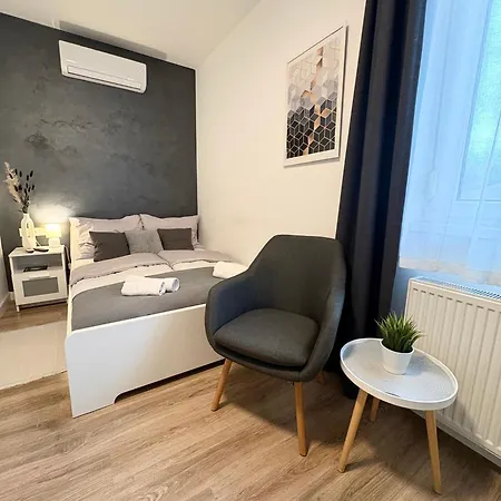 Budapest Airport Almaskert Panzio 4*