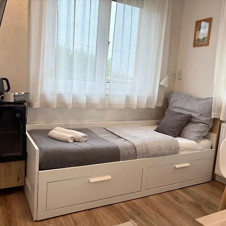Budapest Airport Almaskert Panzio Bed & Breakfast Vecsés