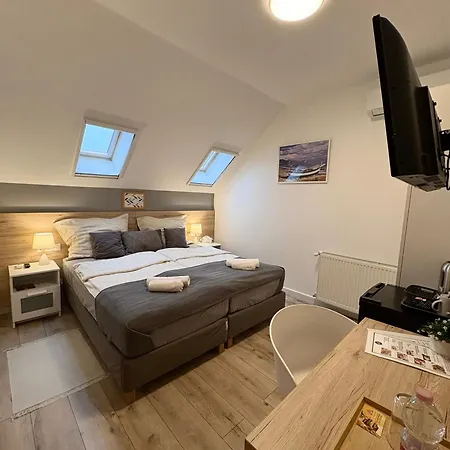 Budapest Airport Almaskert Panzio 4*