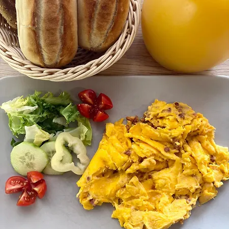 Budapest Airport Almaskert Panzio Frühstückspension 4*
