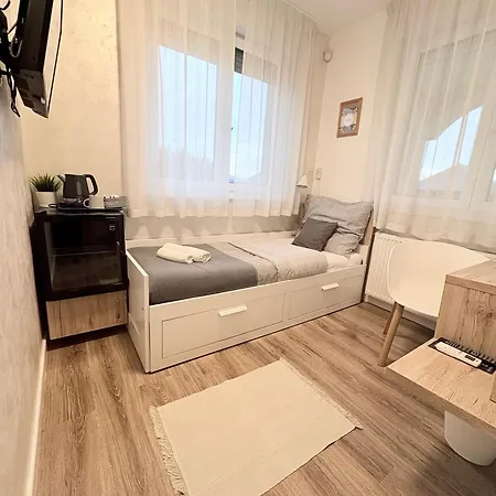 Budapest Airport Almaskert Panzio 4* Vecsés