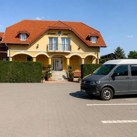 Budapest Airport Almaskert Panzio Frühstückspension 4*