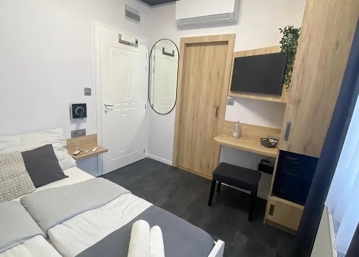 Budapest Airport Almaskert Panzio