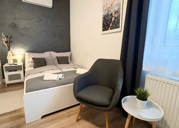 Budapest Airport Almaskert Panzio 4*