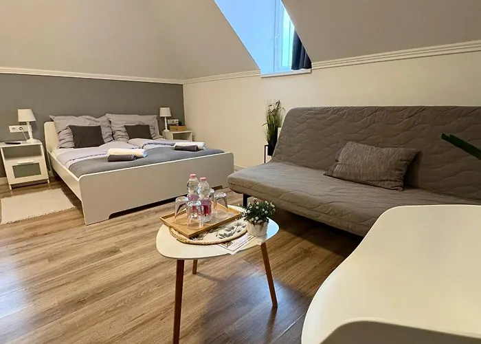 Budapest Airport Almaskert Panzio Bed & Breakfast
