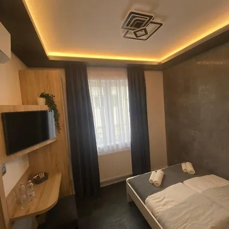 Airport Almaskert Panzio Bed & Breakfast